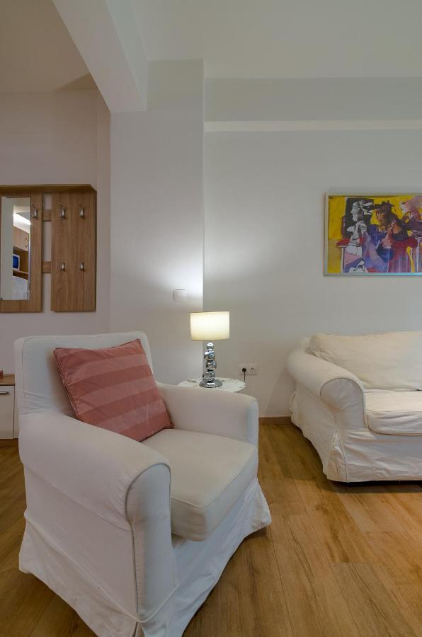 Nice 1Bd Apartment Close To Metro Station Ampelokipoi Aten Exteriör bild