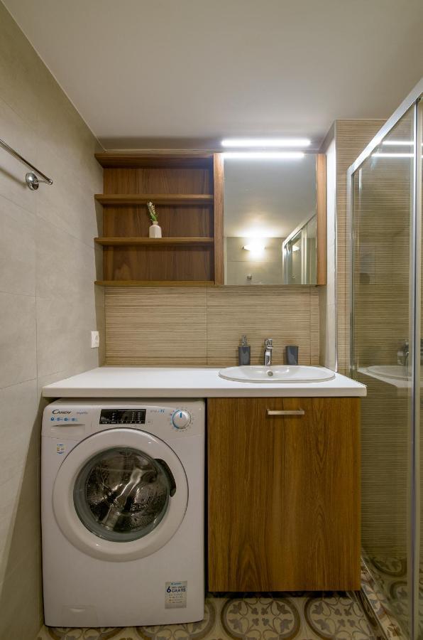 Nice 1Bd Apartment Close To Metro Station Ampelokipoi Aten Exteriör bild